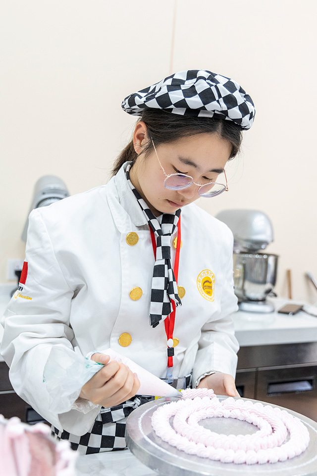 韩馨：与老同学一起来新东方学西点，我们重新出发！