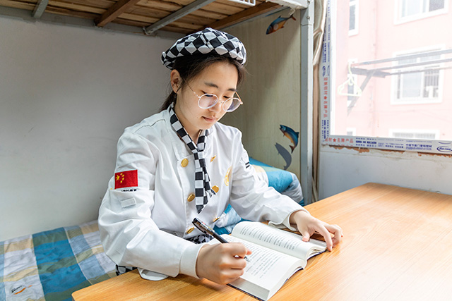 韩馨：与老同学一起来新东方学西点，我们重新出发！