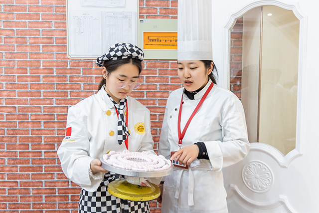 韩馨：与老同学一起来新东方学西点，我们重新出发！